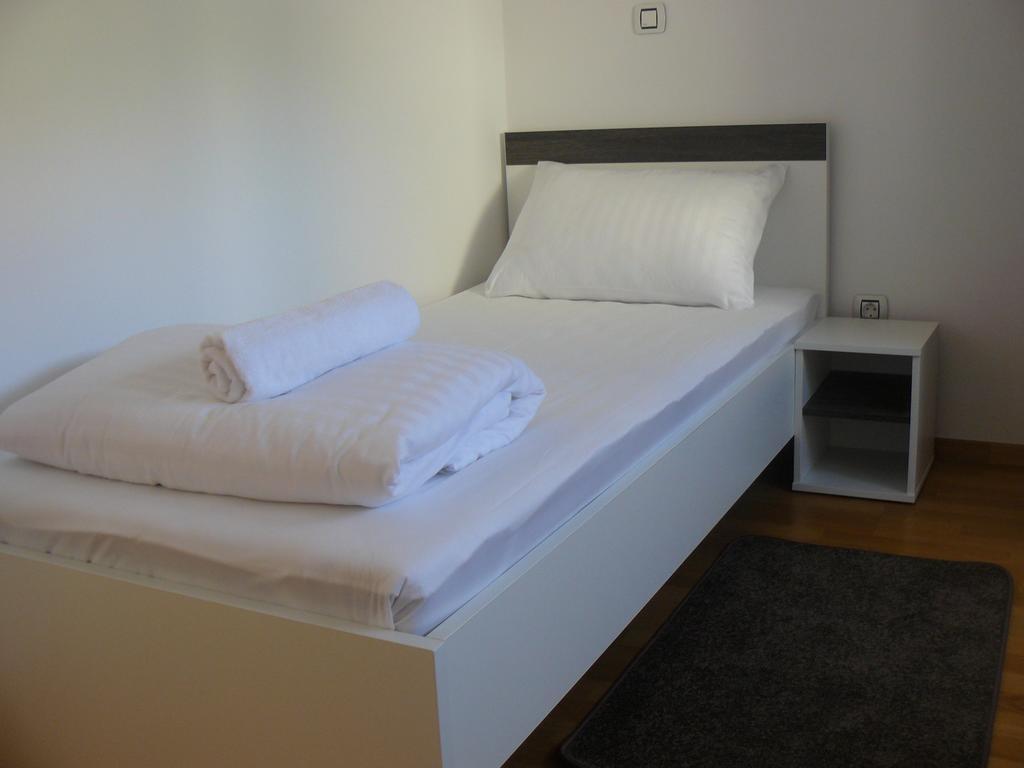 My Nest Accommodation Privlaka  Buitenkant foto